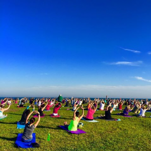 Fort Taber Yoga (Photo courtesy of Meghan @newportanchor)