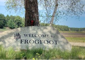 Welcome to Frogfoot Farm emblazoned on a rock