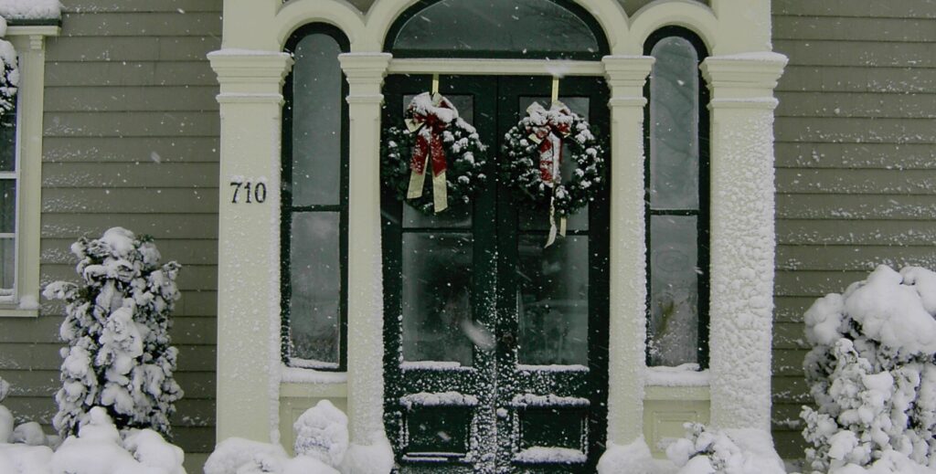 A historic New Bedford house decorated for the holidays