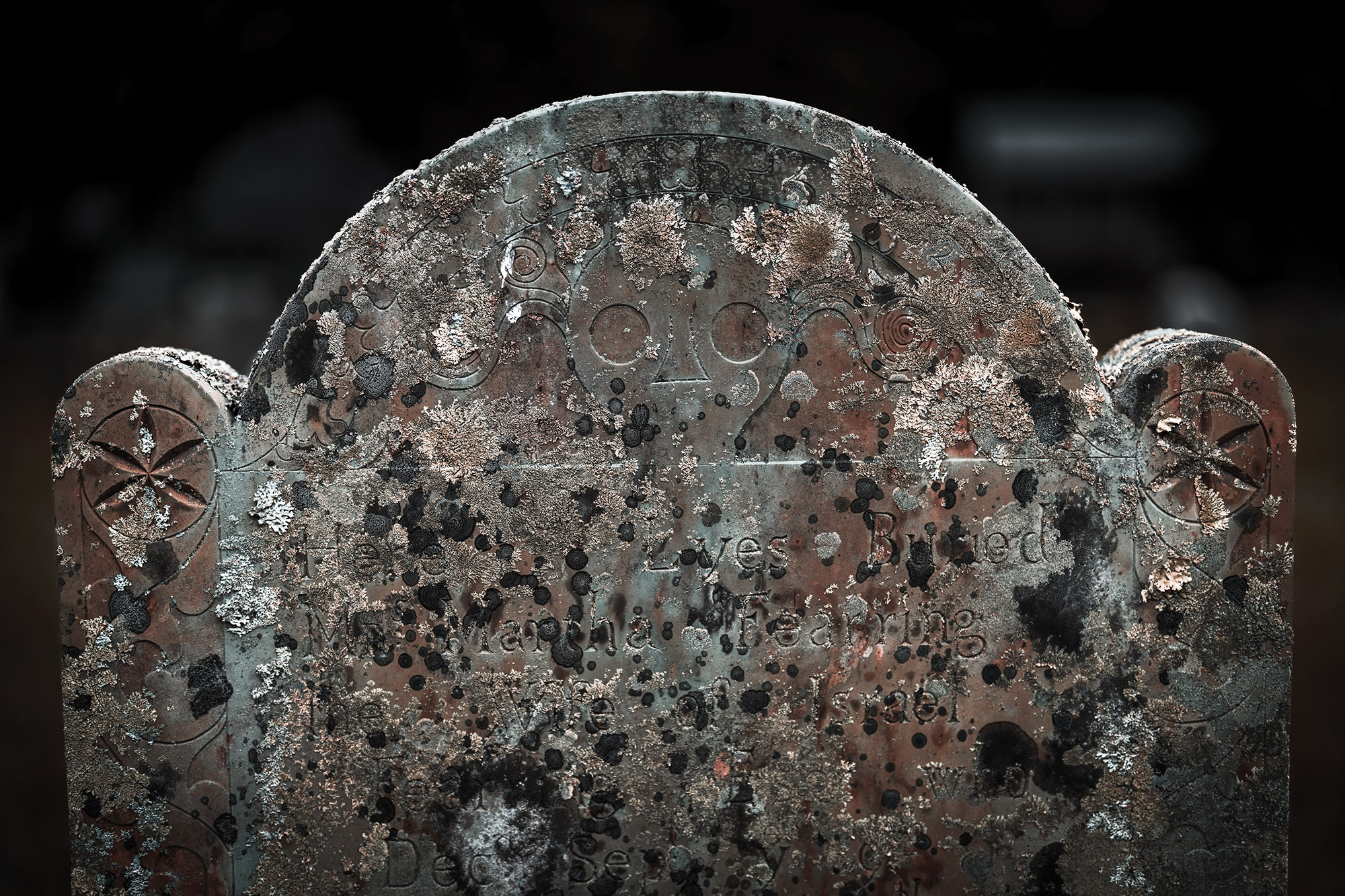 i-VQV98pt-5K A gravestone at Agawam Cemetery up close
